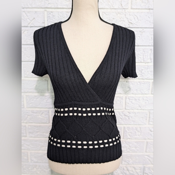 ST. JOHN SPORT Santana Knit Wool Blend Short Sleeve V-Neck Sweater Top B&W Small - Picture 1 of 12